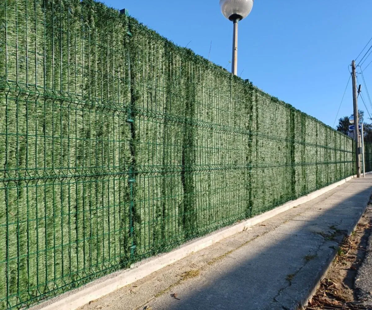 Cierre metálico con arbusto sintético angulo